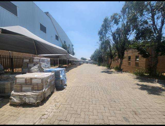 7,235M² WAREHOUSE TO LET IN LONGMEADOW